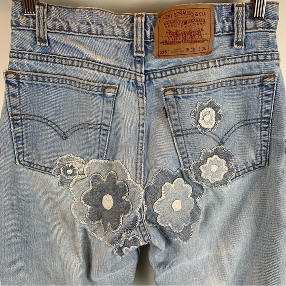 Levi's Vintage 516 Slim Fit High Rise Red Tab  Patched Boho Jeans sz 30 - Picture 3 of 9
